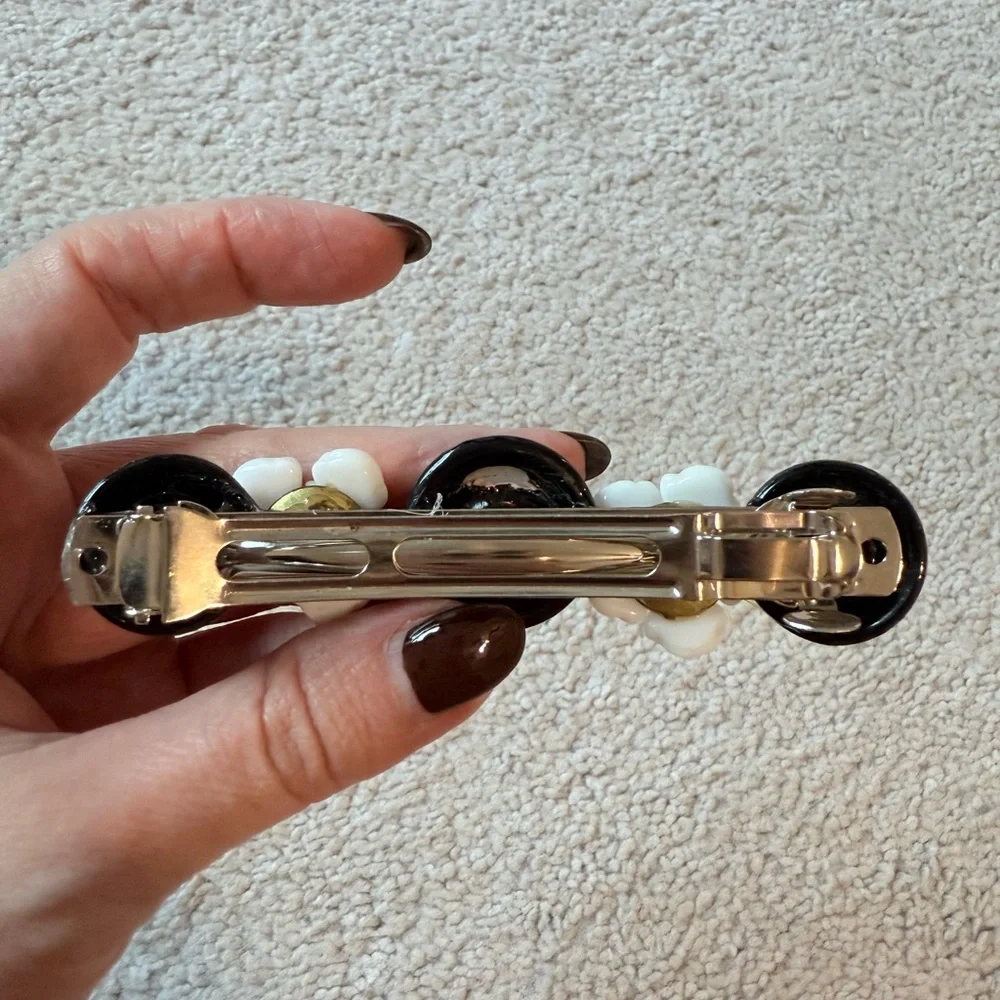 NWT hair barrette